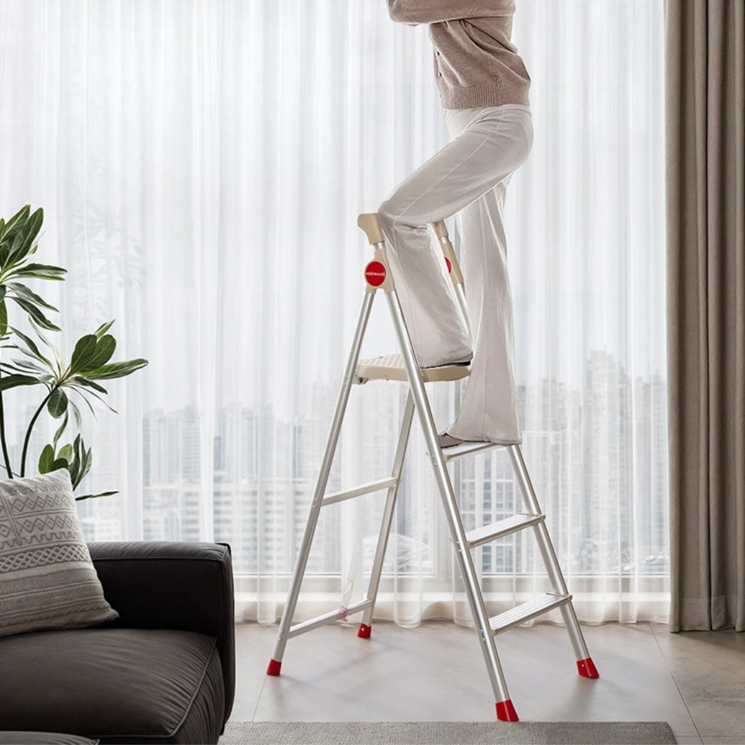 HOMERO Premium Foldable Aluminum Lightweight Anti-Slip Design 4-Step Model Ladder