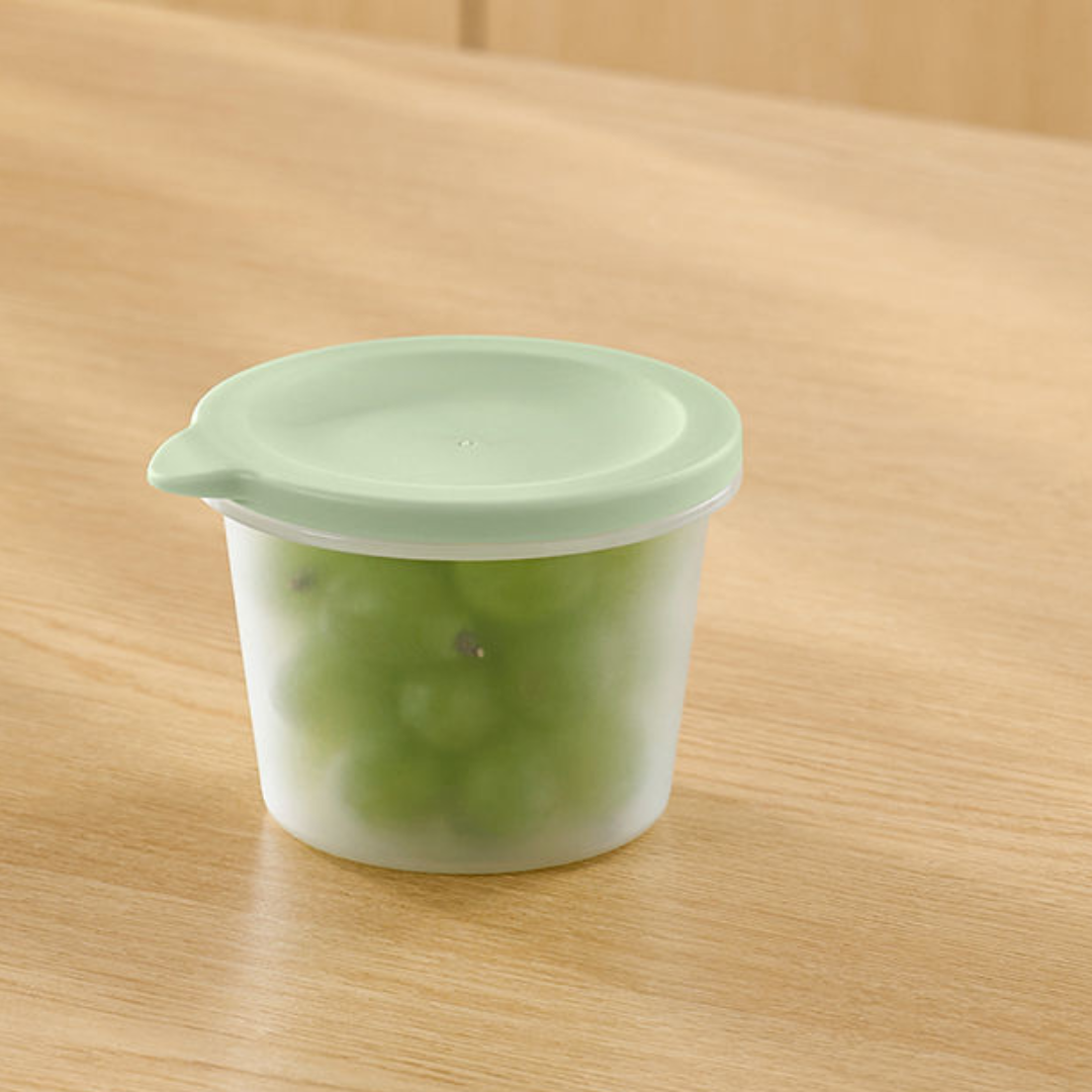 Compact Stackable Refrigerator Fruit Storage Box with Airtight Seal