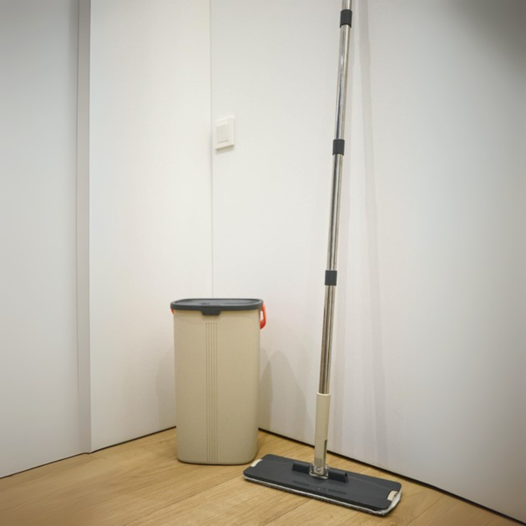 Homero Wet and Dry Microfiber Cleaning Mop with Hands Free Bucket - 130cm Height
