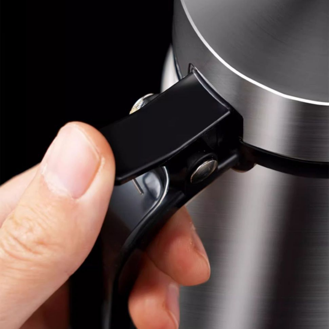 Premium Stainless Steel Oil Dispenser with Auto Flip Lid 650ml