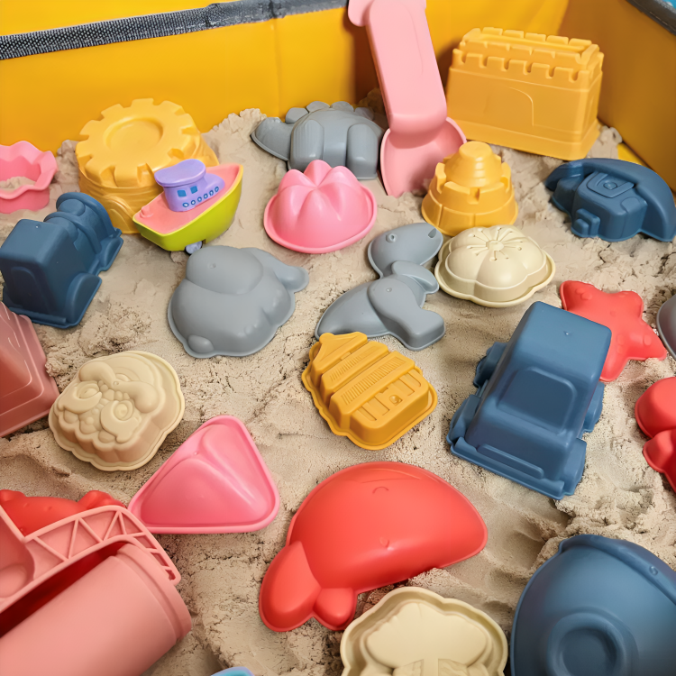 Creative Kinetic Sand Play Set with 18 Molds & Foldable Sandbox